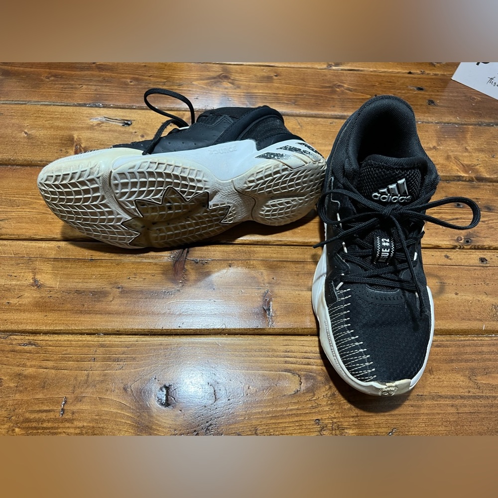 2.5y Adidas Boy Shoes